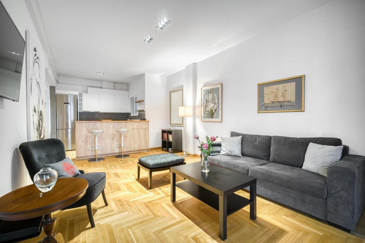 Delightful Stylish Two Bedroom Condo In Hip Area Of Central アテネ エクステリア 写真