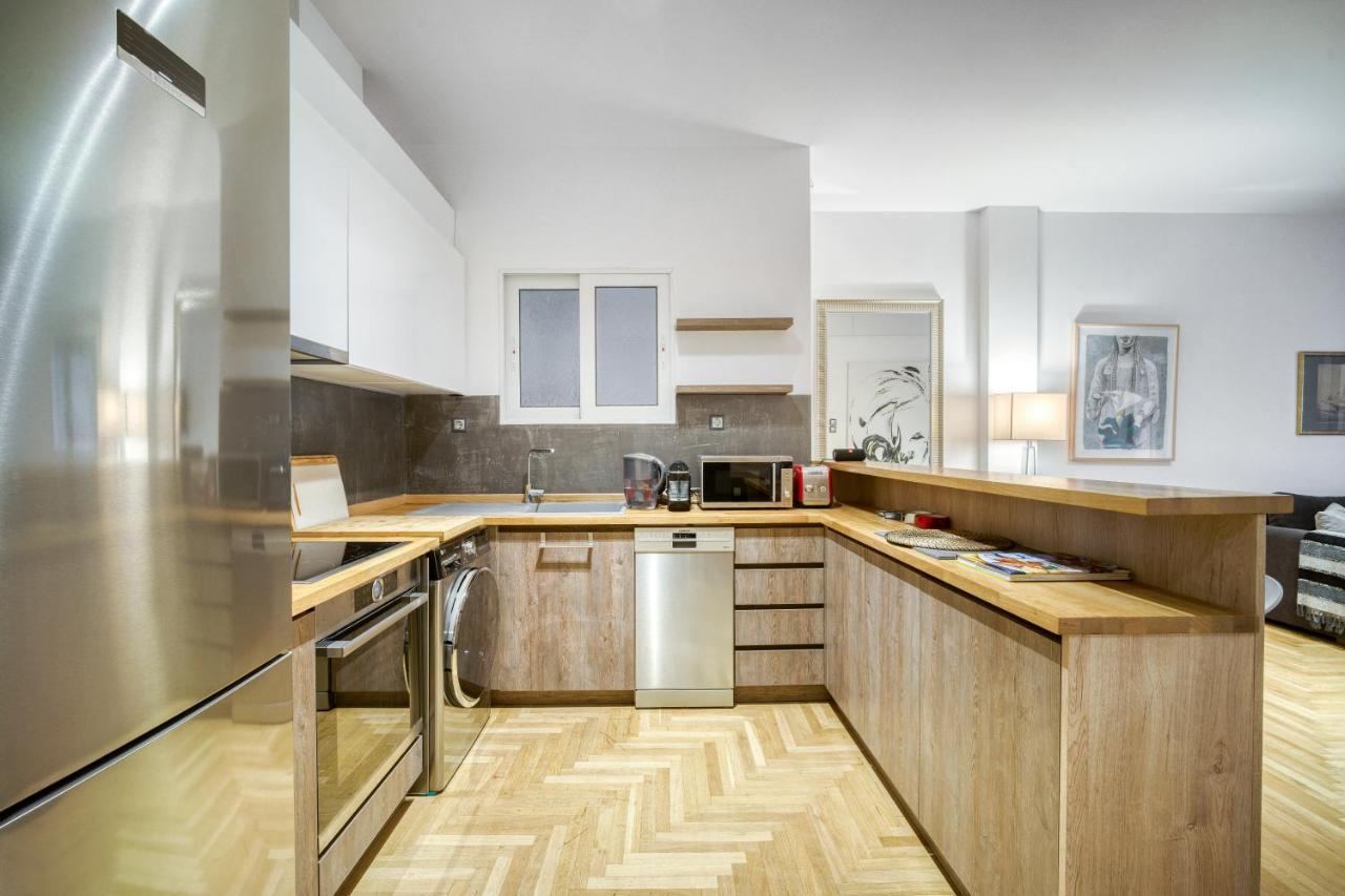 Delightful Stylish Two Bedroom Condo In Hip Area Of Central アテネ エクステリア 写真