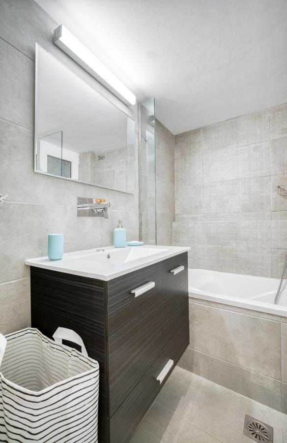 Delightful Stylish Two Bedroom Condo In Hip Area Of Central アテネ エクステリア 写真