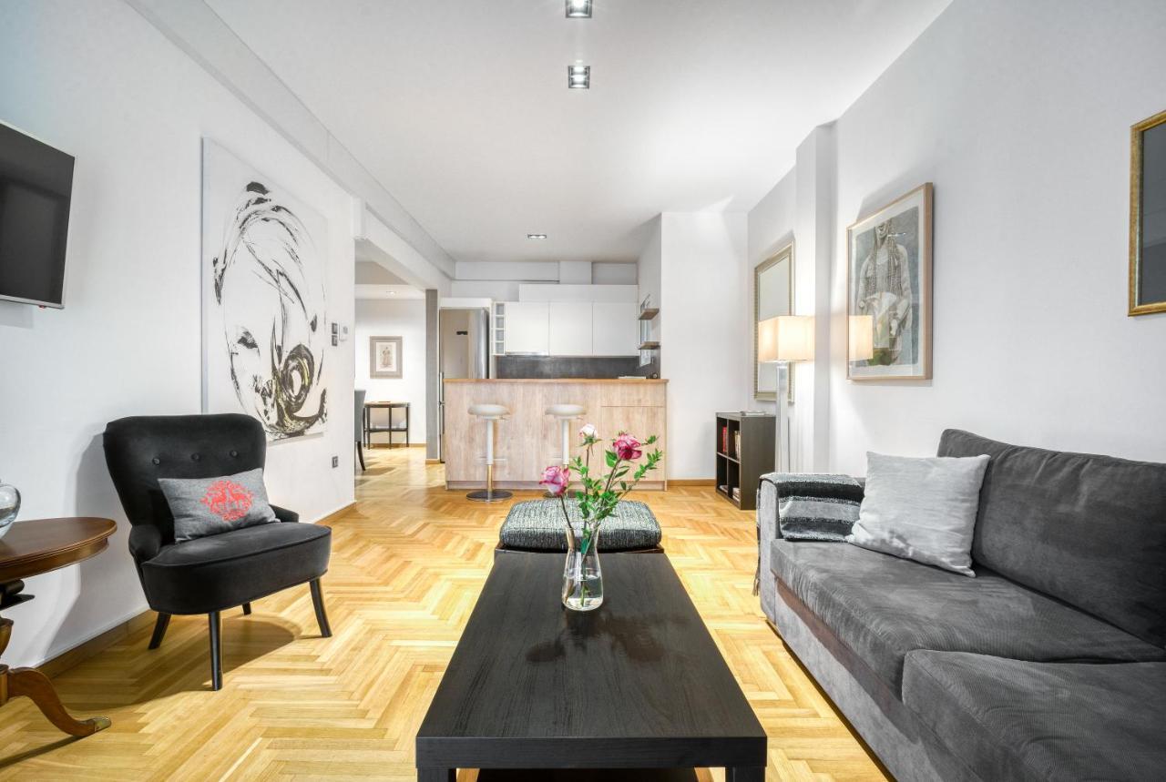 Delightful Stylish Two Bedroom Condo In Hip Area Of Central アテネ エクステリア 写真