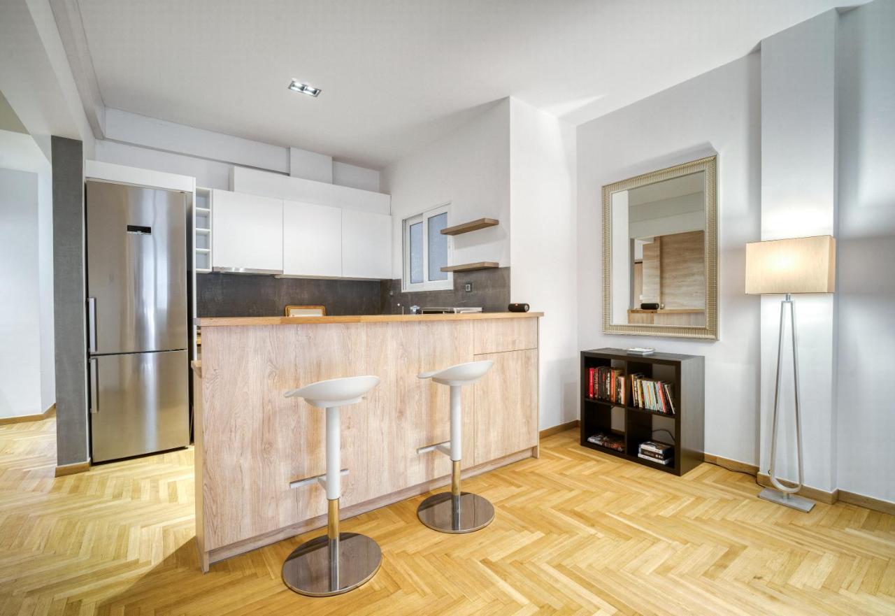 Delightful Stylish Two Bedroom Condo In Hip Area Of Central アテネ エクステリア 写真