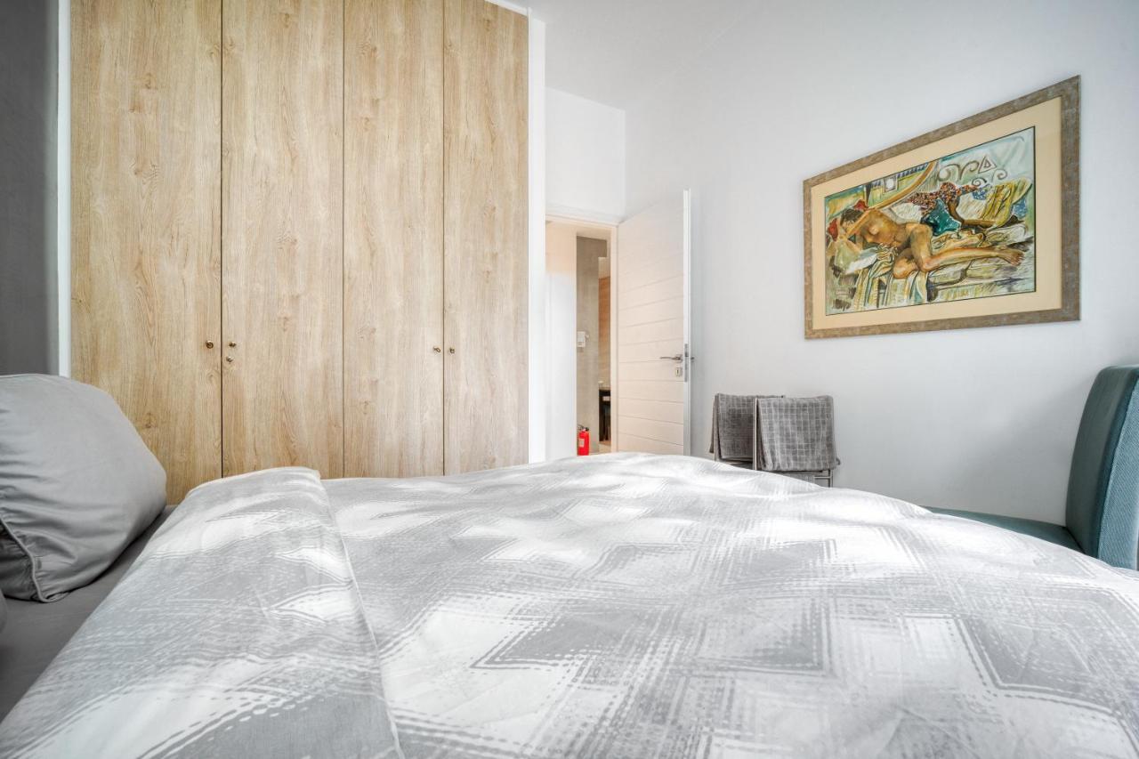 Delightful Stylish Two Bedroom Condo In Hip Area Of Central アテネ エクステリア 写真