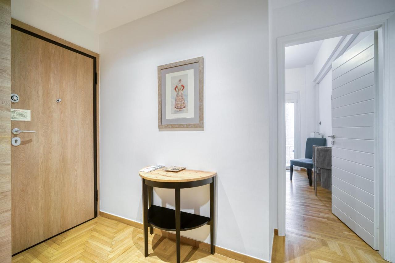 Delightful Stylish Two Bedroom Condo In Hip Area Of Central アテネ エクステリア 写真