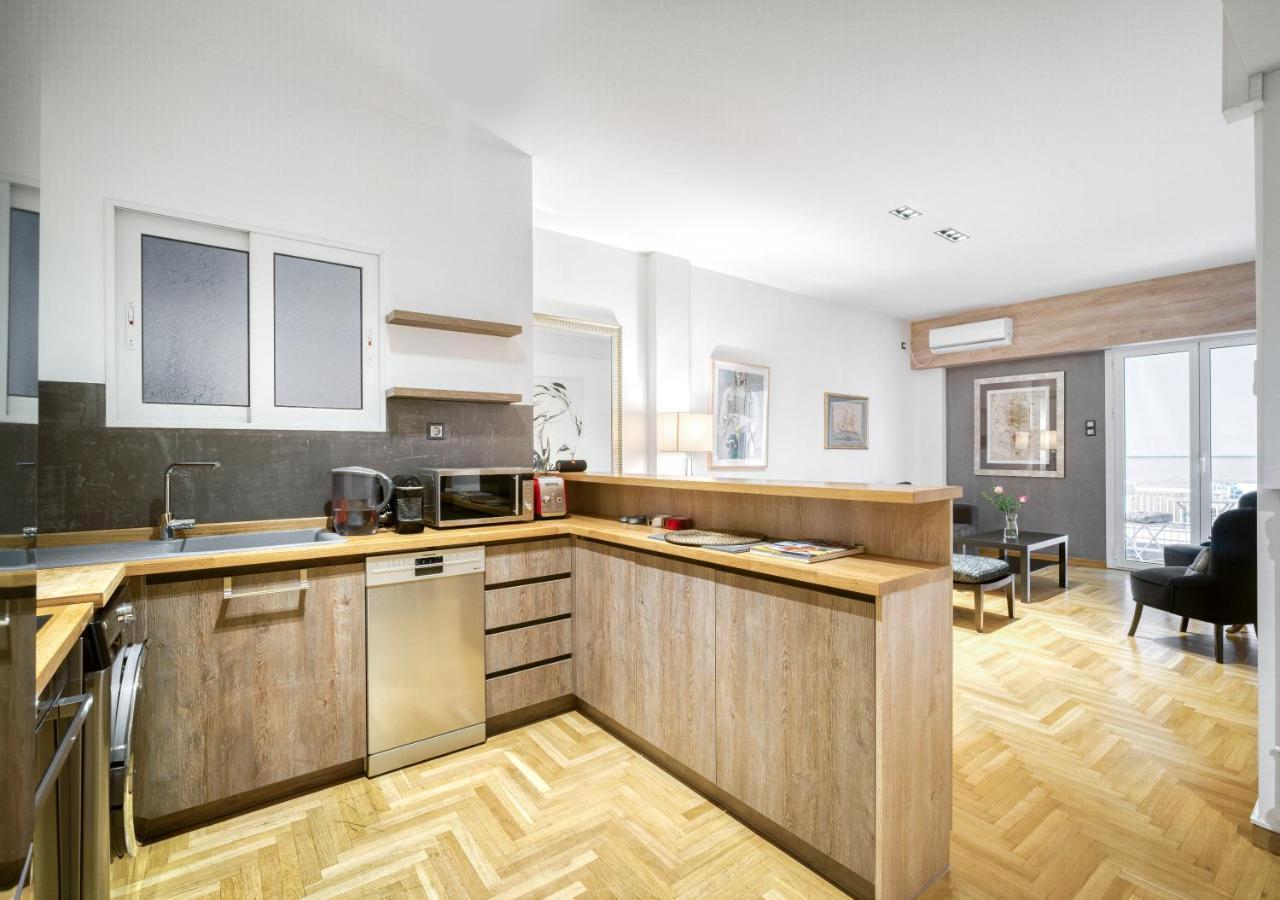 Delightful Stylish Two Bedroom Condo In Hip Area Of Central アテネ エクステリア 写真